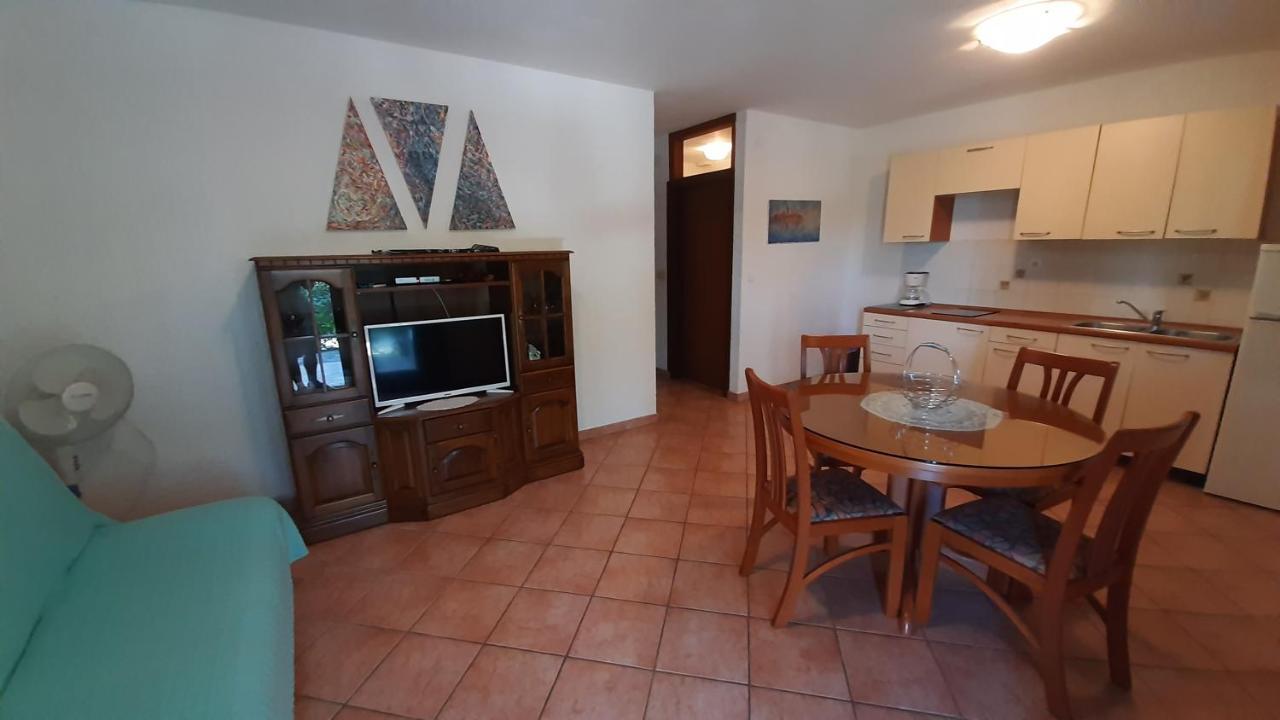Apartments Coki Funtana Exterior photo